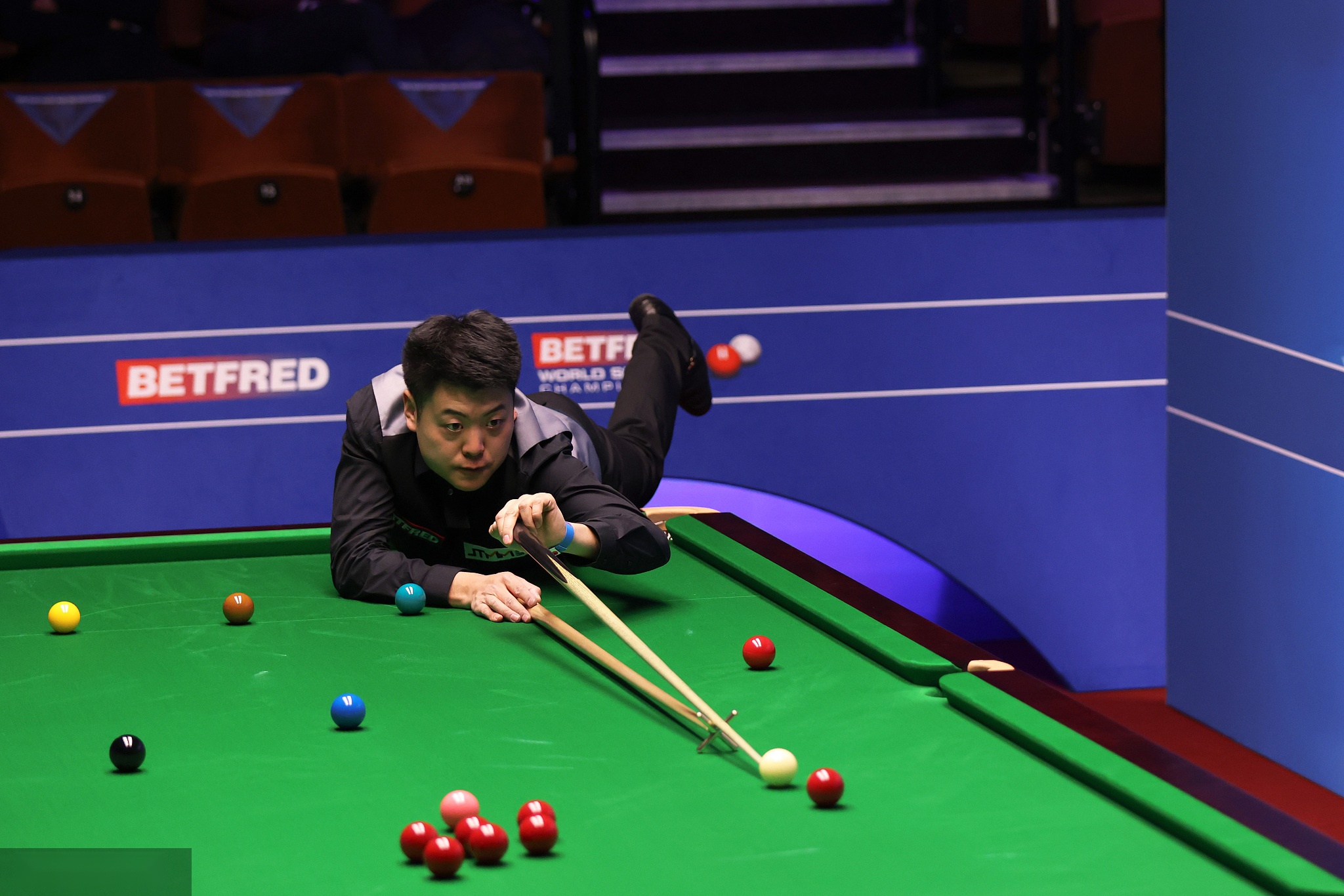 崇敬地提起 崇敬地提起