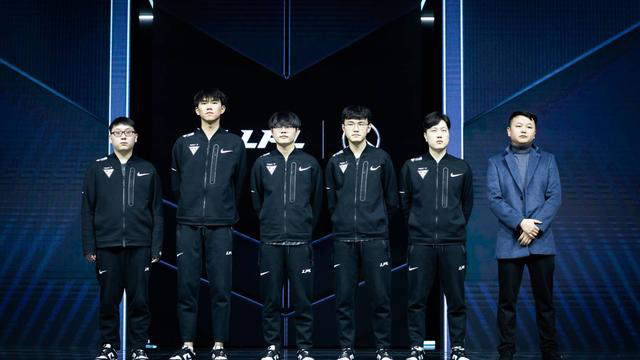 世体：巴萨套票销售量相比去年有所提高，但仍未达到俱乐部目标